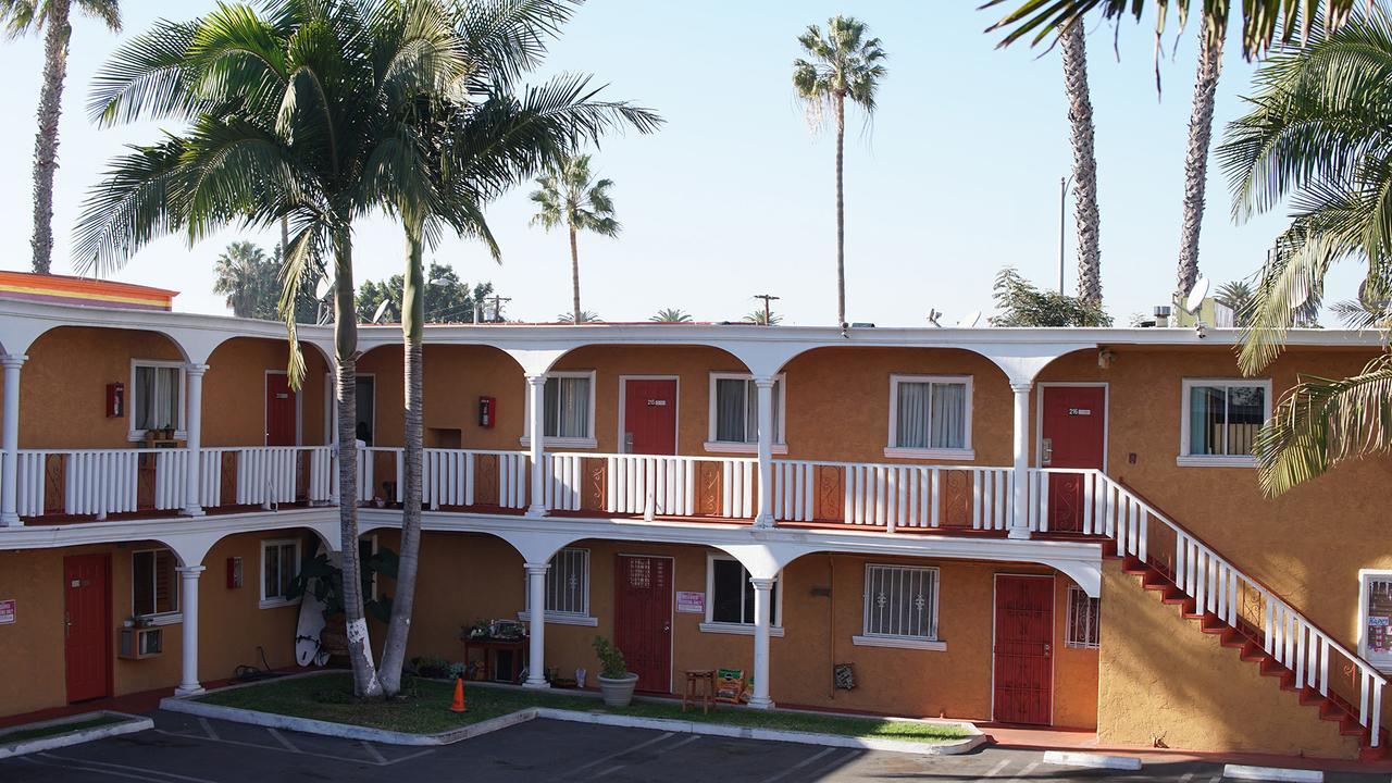 Paradise Inn And Suites Los Angeles Exterior photo